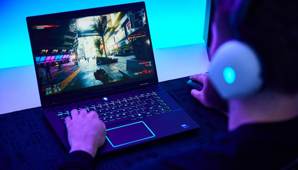 Alienware m16 R2 (2)