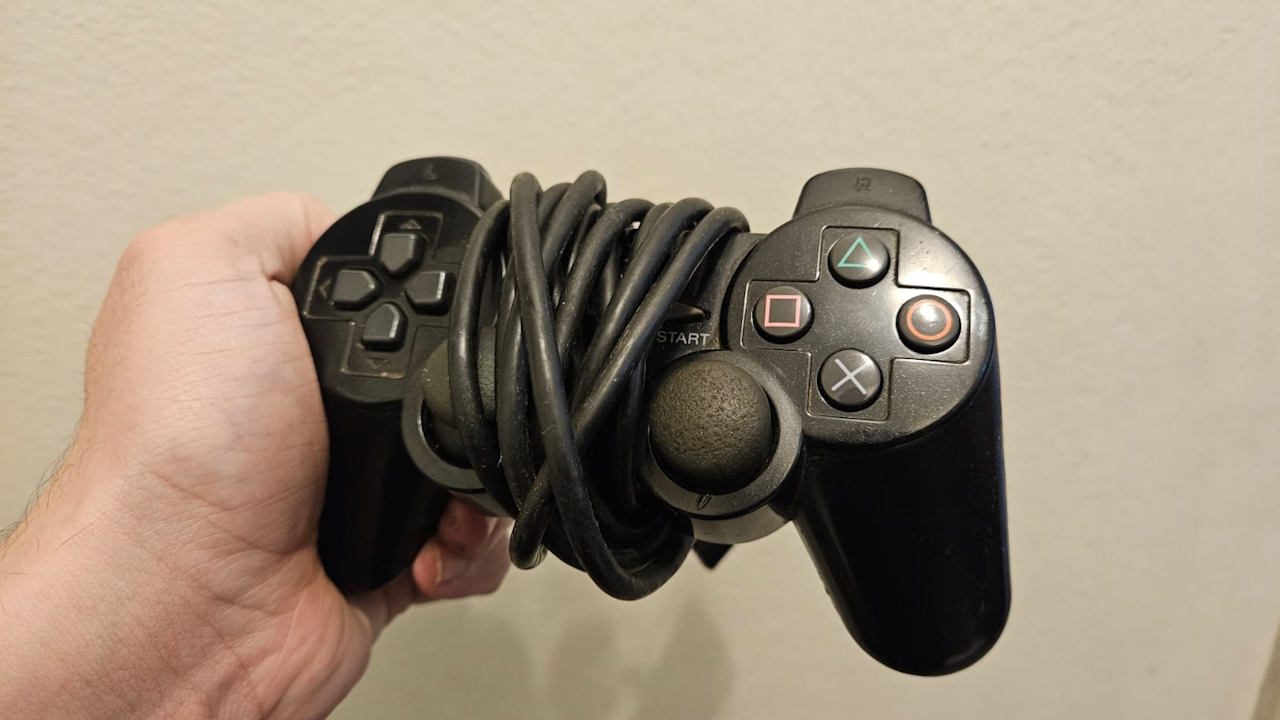 perrengue Perrengues gamer - controle com fio enrolado