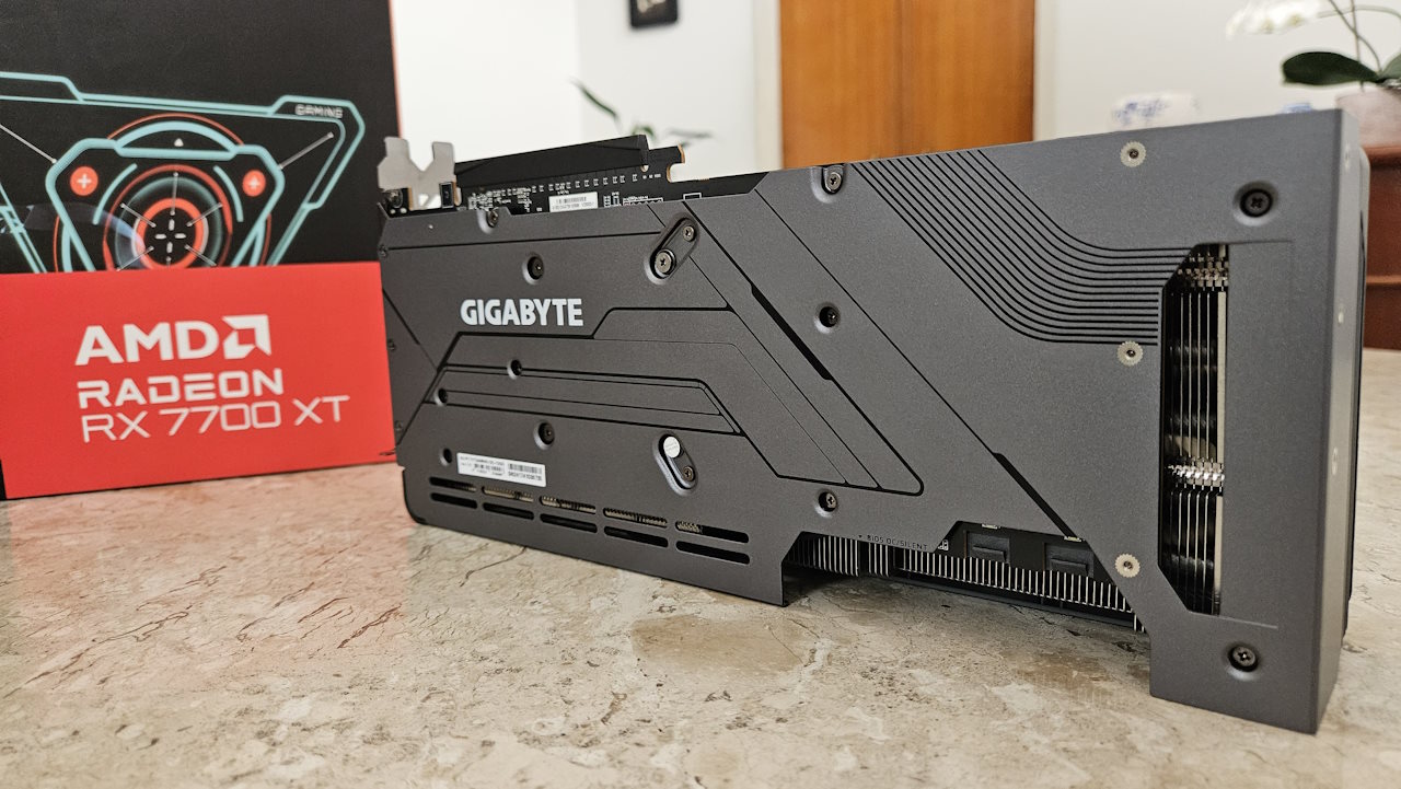AMD Radeon RX 7700 XT AMD Radeon RX 7700 XT - backplate