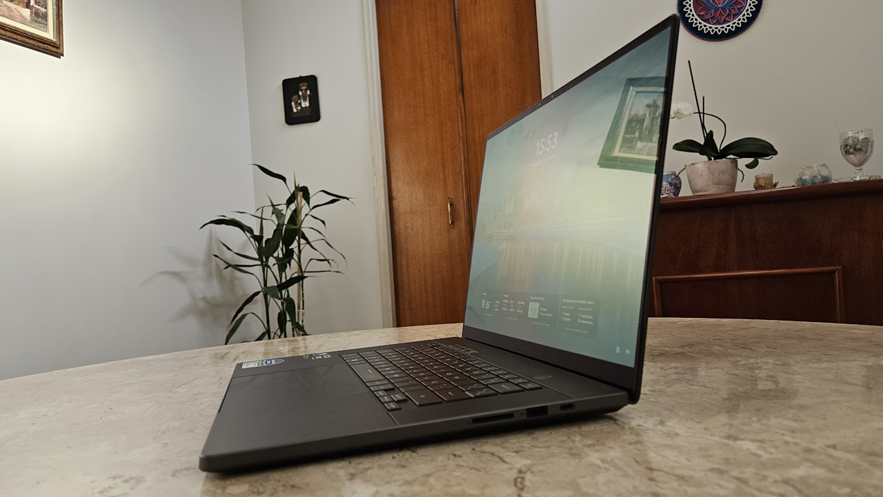 ROG Zephyrus G16 ROG Zephyrus G16 - acabamento